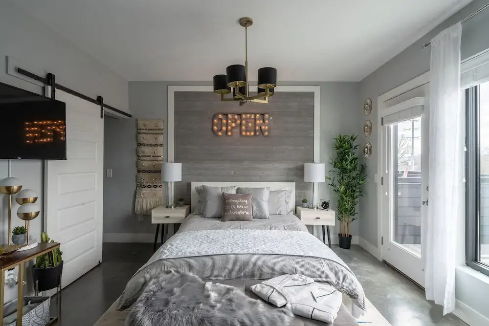 Romantic Studio Getaway with Rooftop Deck