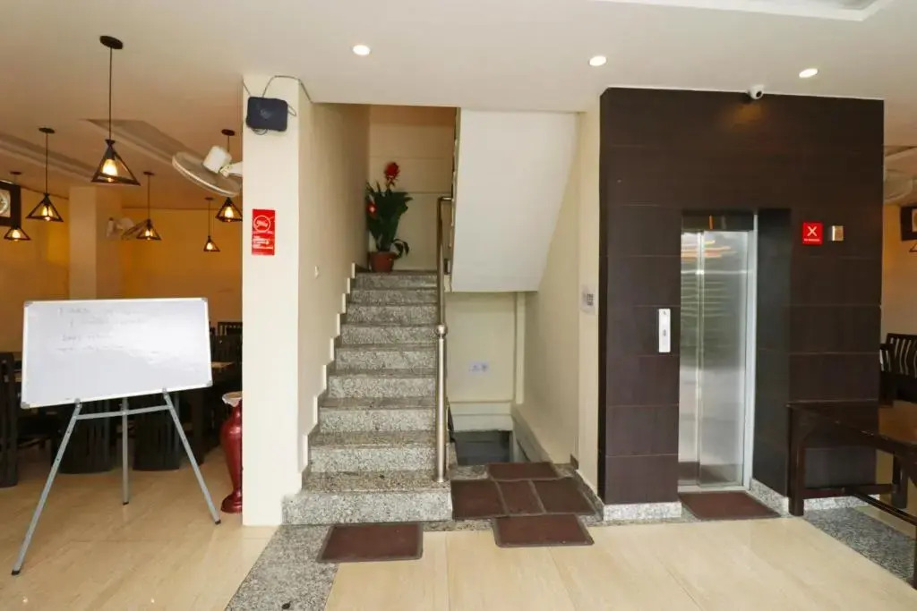 Hotel Mirage Residency