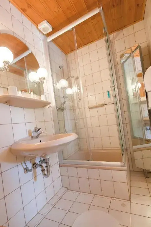 Gustls Hus, App 2