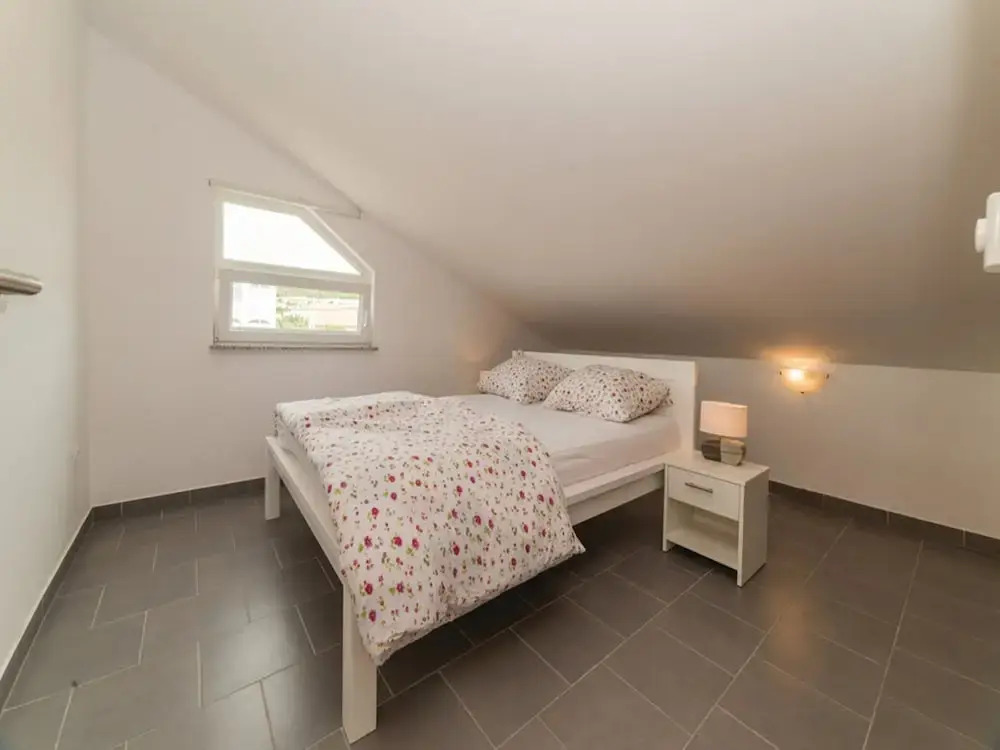 Spacious Villa in Maslenica with Swimming Pool