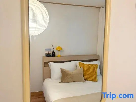 Modern 203 Stay
