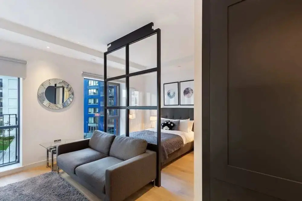 Stunning Studio With Decorated Interior in Poplar