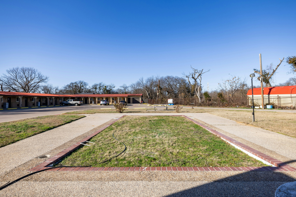 Western Inn by Capital O Cleburne TX