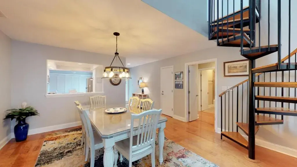 495 Captains Cove