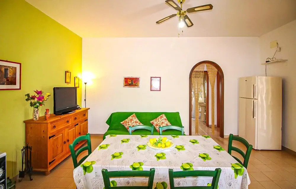 2 Bedroom Stunning Home In Siracusa