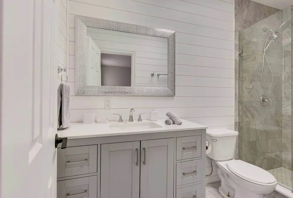Elegant Suite w Patio, BBQ Grill