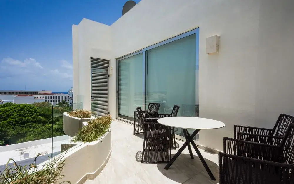Penthouse Skyline 2BR 2BathR & Balconies