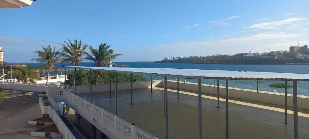 Lux Suites Mkomani Beachfront Apartment