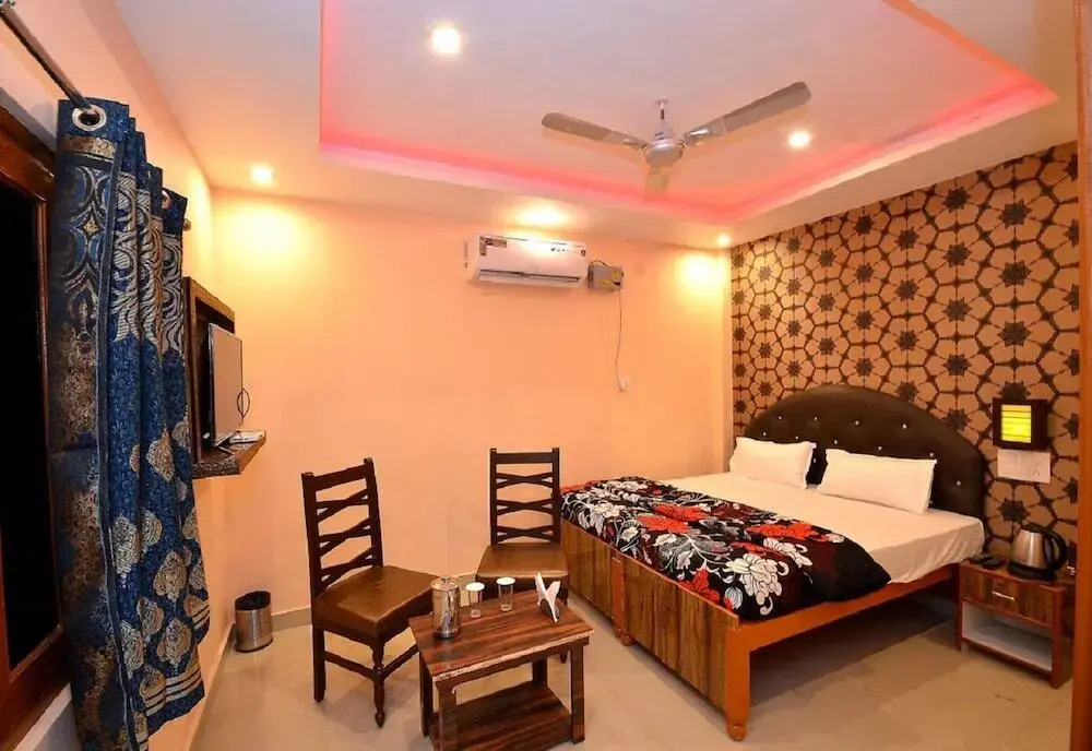 Shiva Guest House