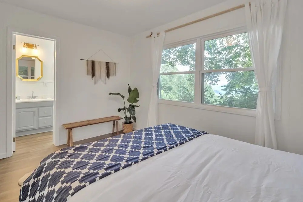 Blue Ridge Lookout Beautiful Modern Cabin - Nature Hikes And Pets Ok 4 Bedroom Cabin by RedAwning