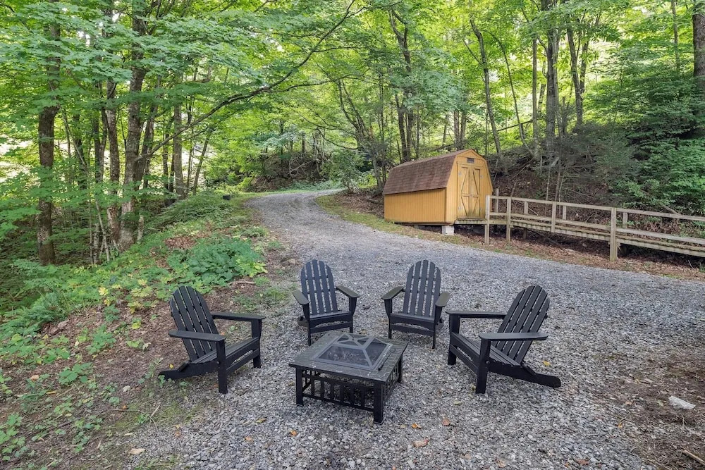 Blue Ridge Lookout Beautiful Modern Cabin - Nature Hikes And Pets Ok 4 Bedroom Cabin by RedAwning