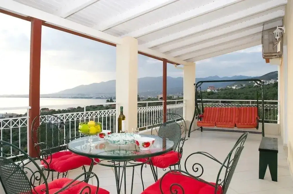 Romantic Sunsets 300m From The Beach