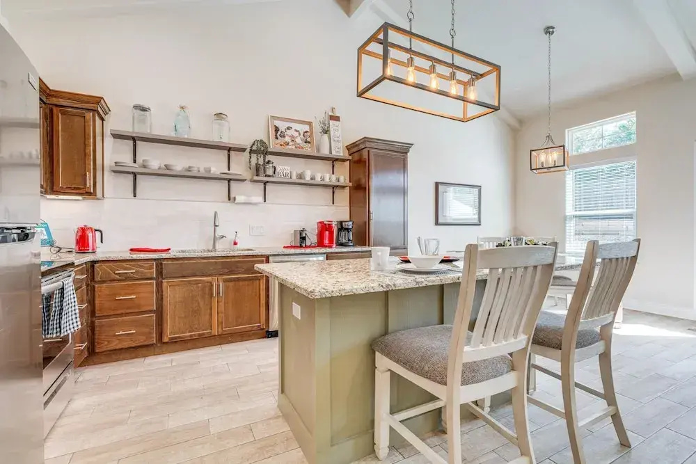 Idyllic Lago Vista Home < 1 Mi to Lake Travis!