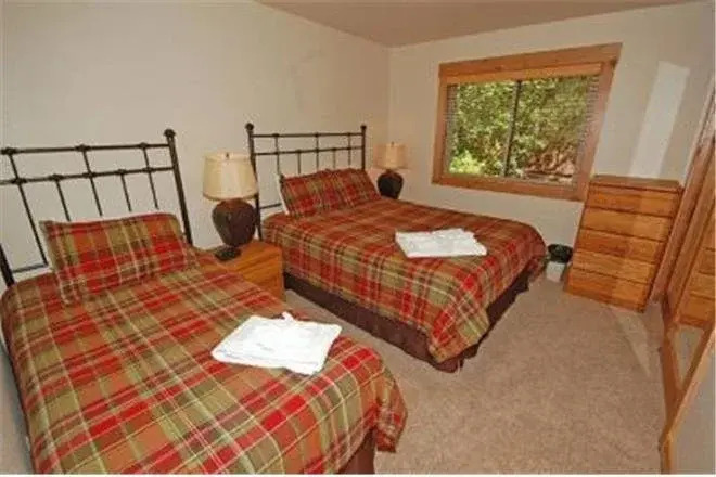 2806 Springwood Drive 4 Bedroom Home by RedAwning