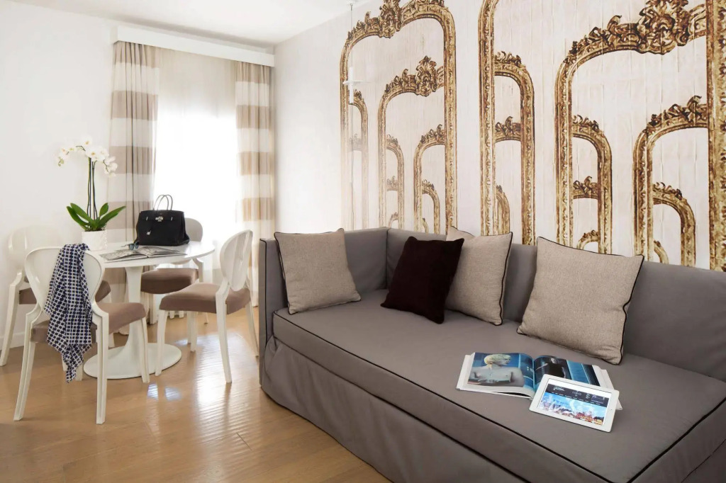 Via Del Corso Home Roma