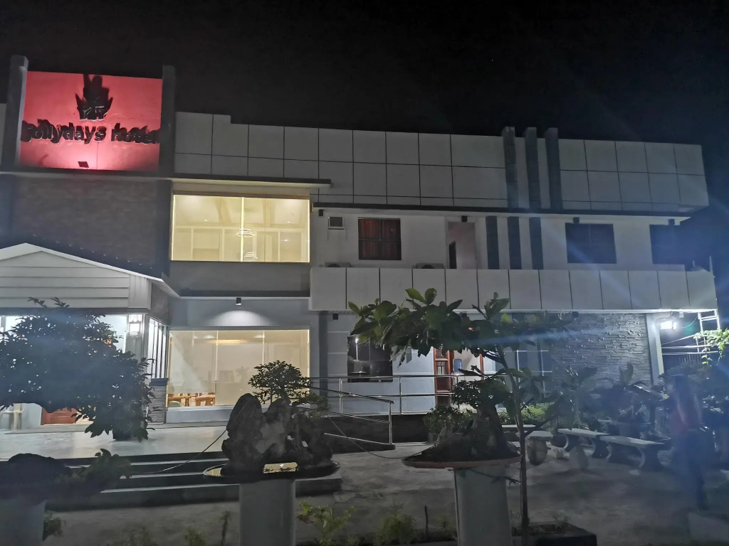 RedDoorz @ Jollydays Hotel Nueva Ecija - Vaccinated Staff