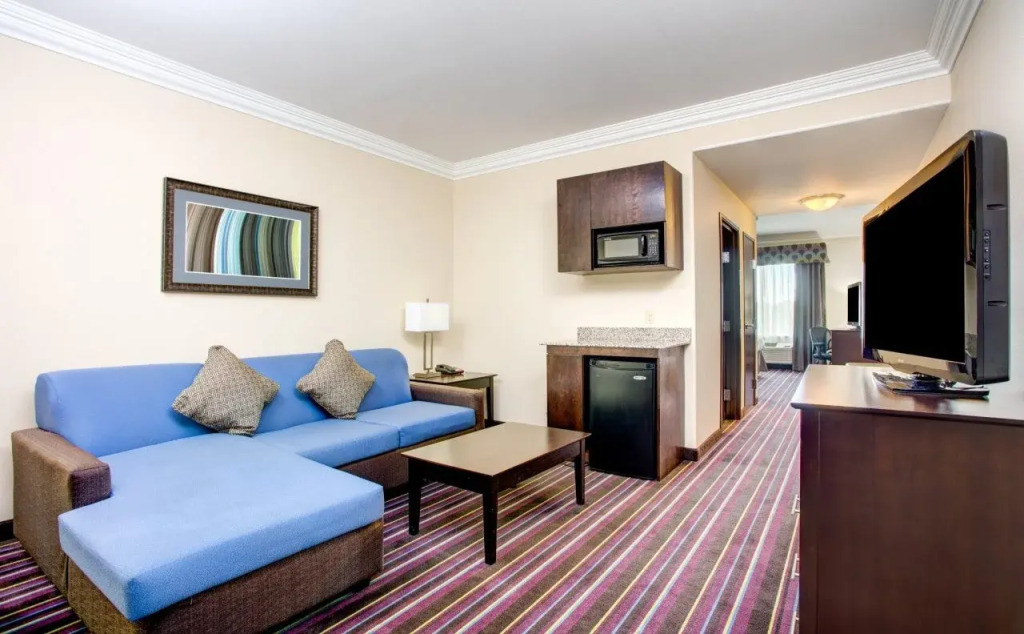 Holiday Inn Express and Suites Raceland - Highway