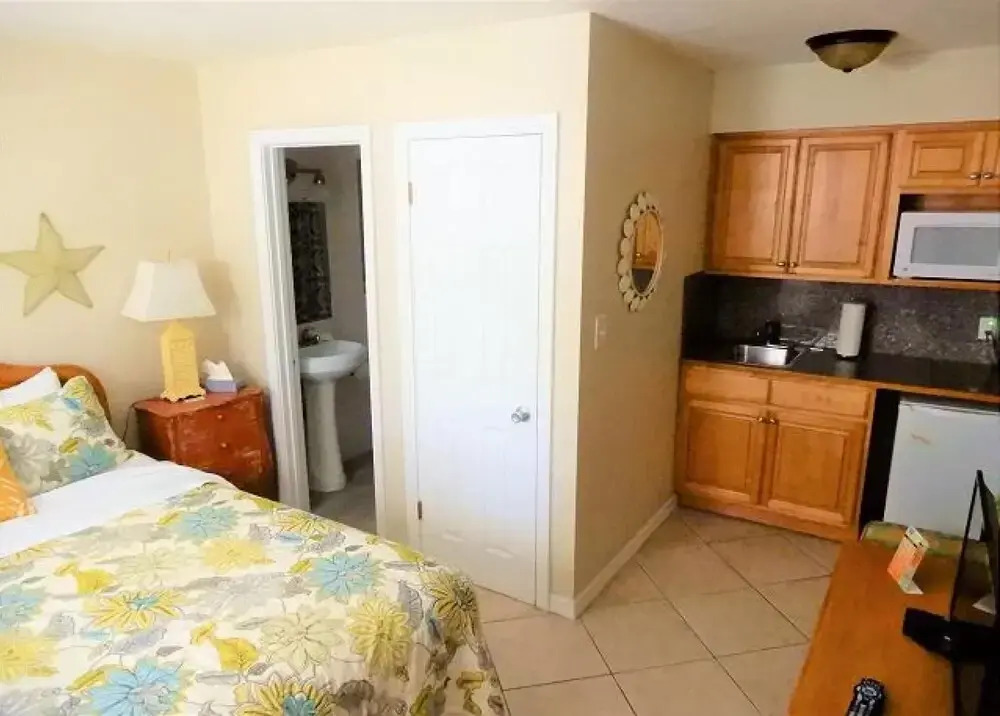 Coconut Grove Beach Resort Suites 1 to 4