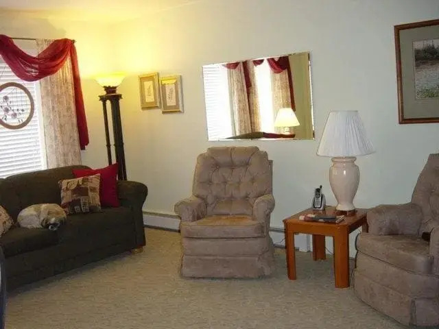 Downtown Log Cabin Hideaway Bed & Breakfast Inn Fairbanks | B&Bs