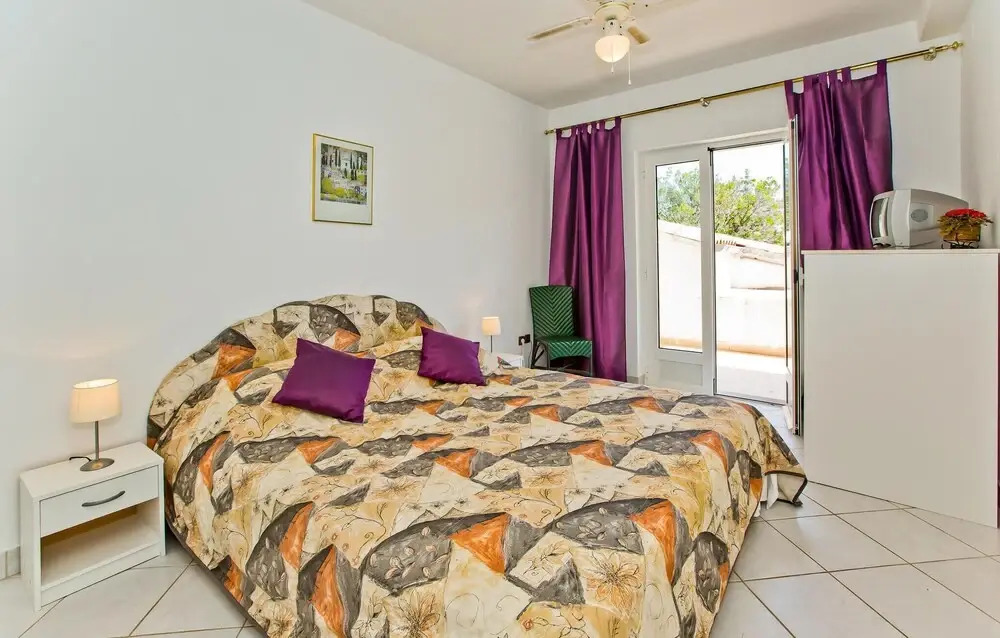 Amazing Home in Smricevica With Wifi and 6 Bedrooms