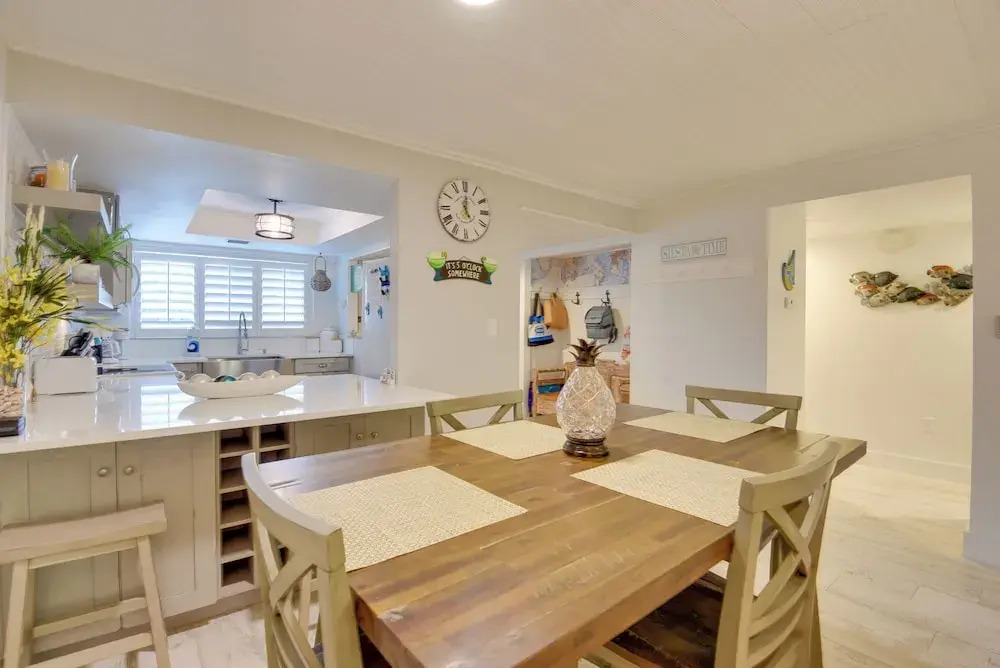 Siesta Key Condo w/ Heated Pool < 1 Mi to Beach