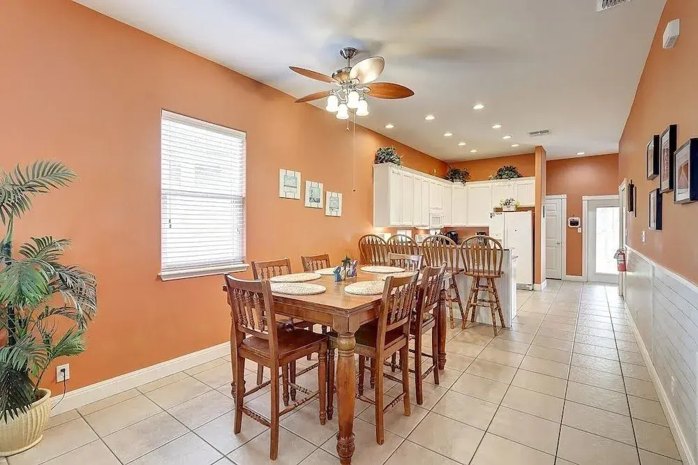 Tropical Niche 3 Bedroom Home by Redawning