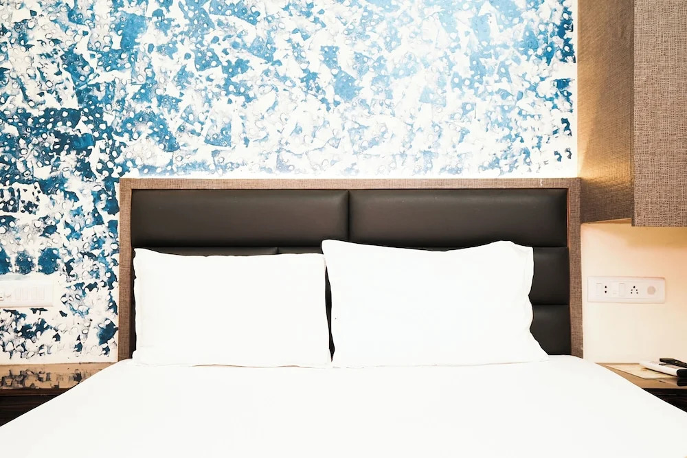 THE UNITED HOTEL