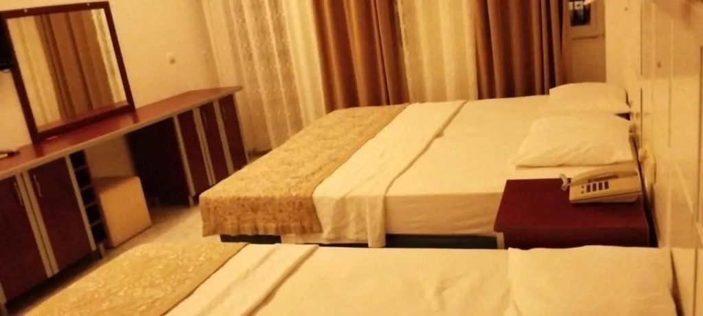Eras Hotel
