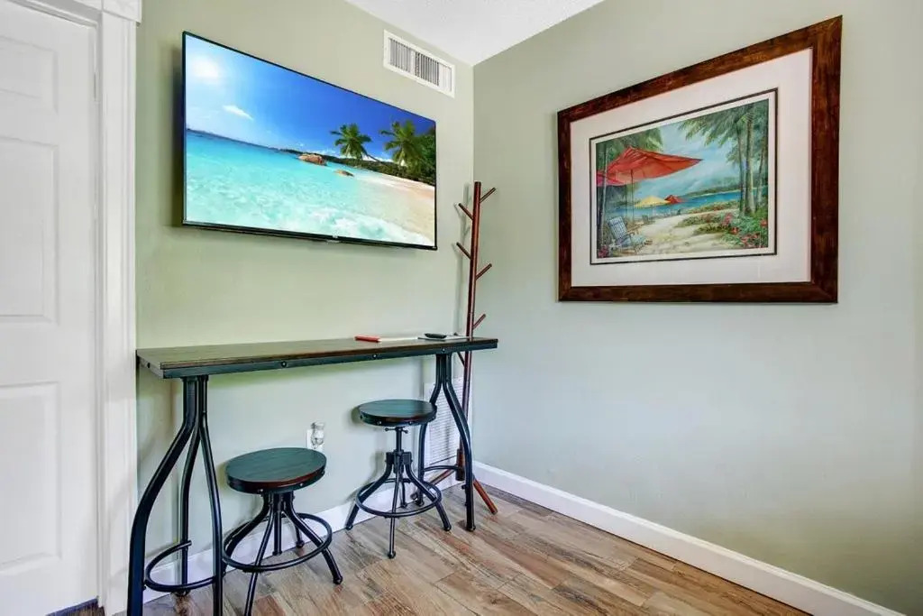 Five Palms Suite 104 - Daily - Weekly - Monthly