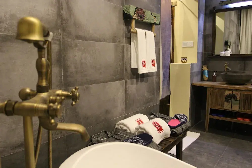 Buyi Hotel Resort Fuxian Lake
