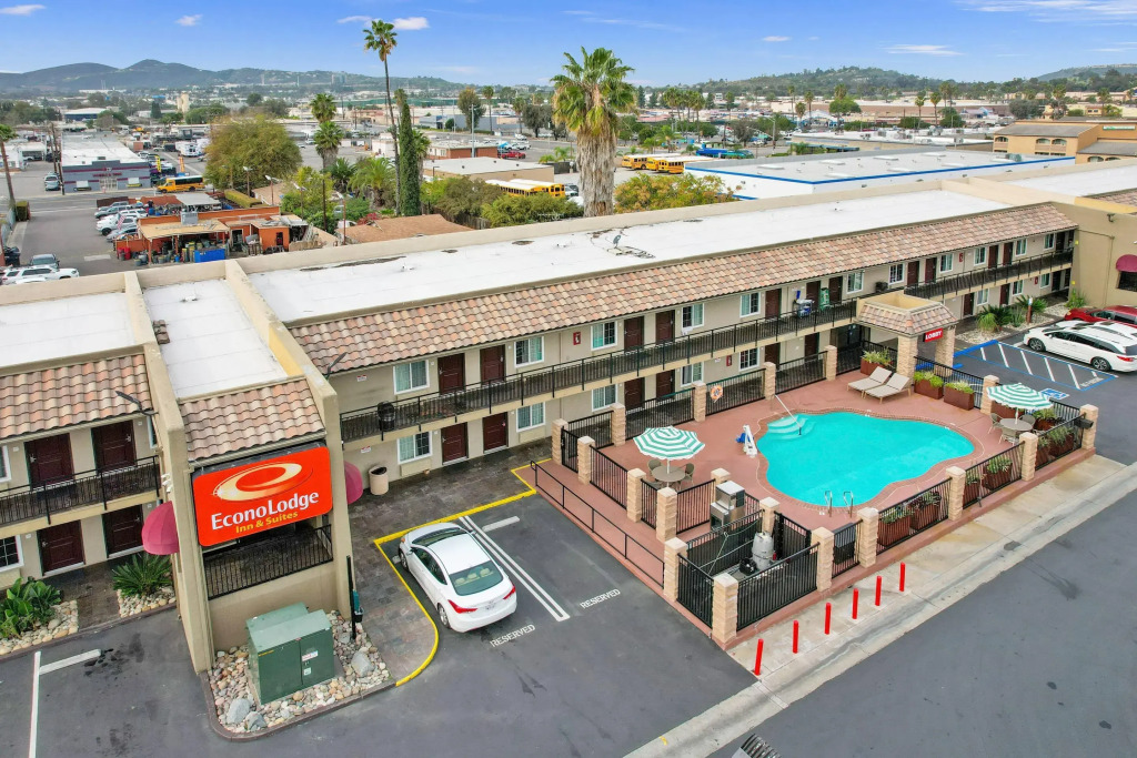 Econo Lodge Inn & Suites Escondido Downtown