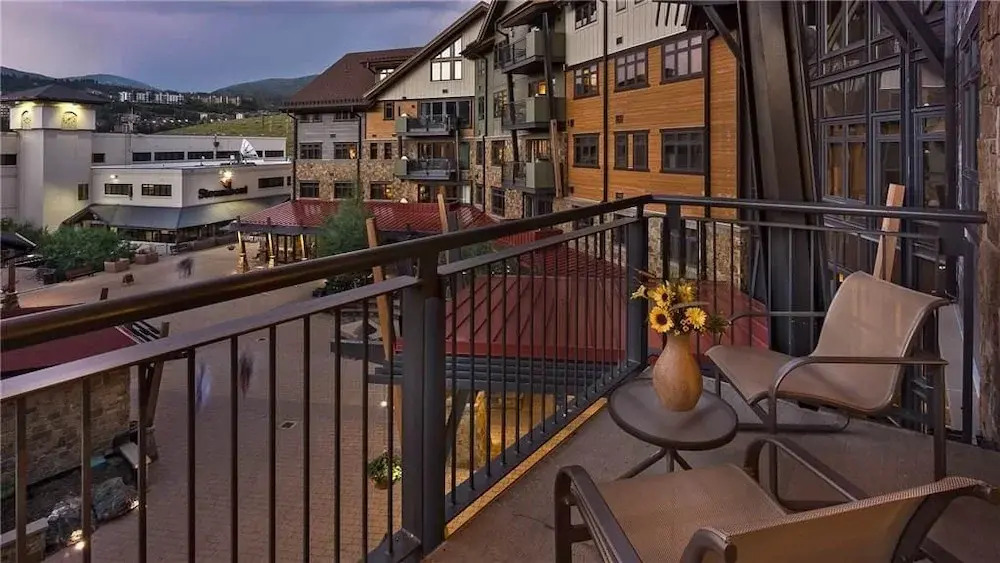 Grouse Mountain 510 4 BedroomCondo By Moving Mountains