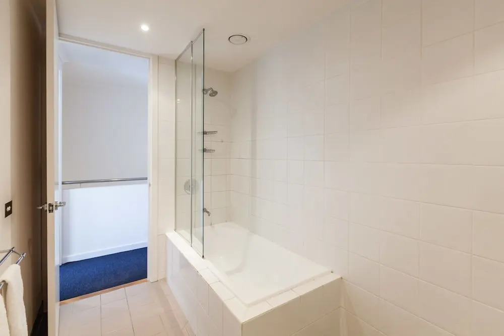 CLAUDE, 2BDR Melbourne Apartment