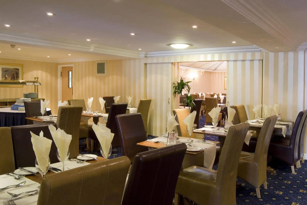 The Queens Hotel & Victoria Cloisters Apartments
