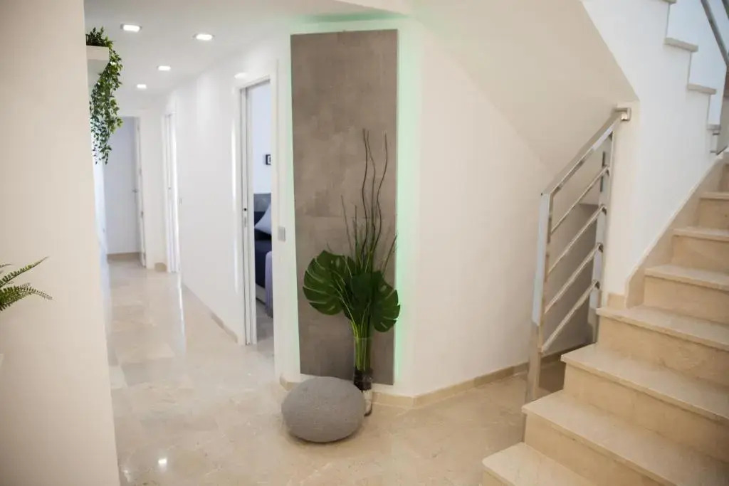 Spacious 200 sq.m. penthouse with sea view terraces