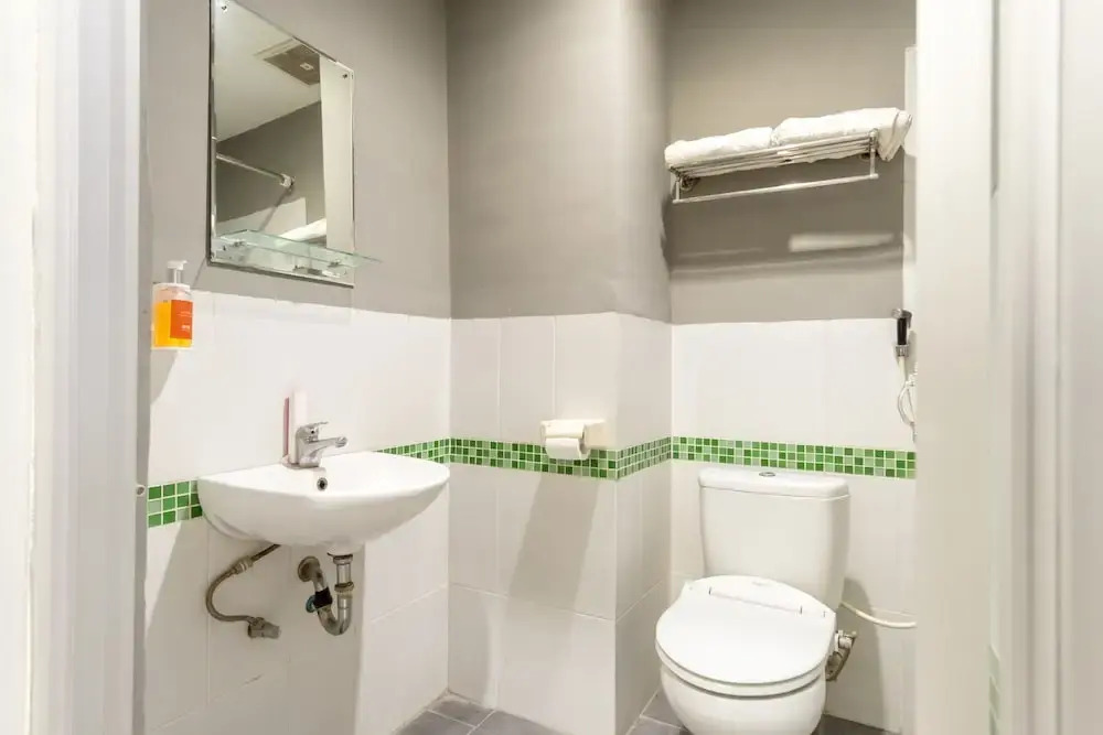RedDoorz Plus near Cambridge City Square 2 Medan
