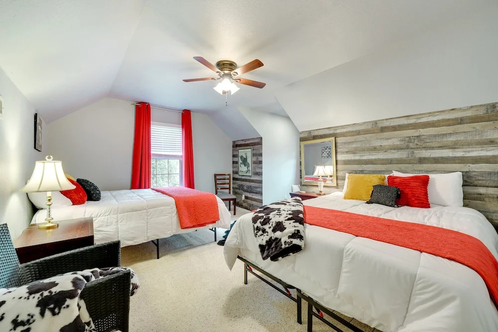 Peaceful Rogers Home Near Beaver Lake!