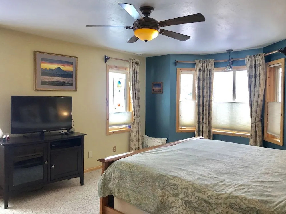 Cozy Cove Inn