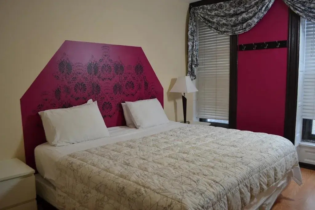 Chicago Parthenon Hostel