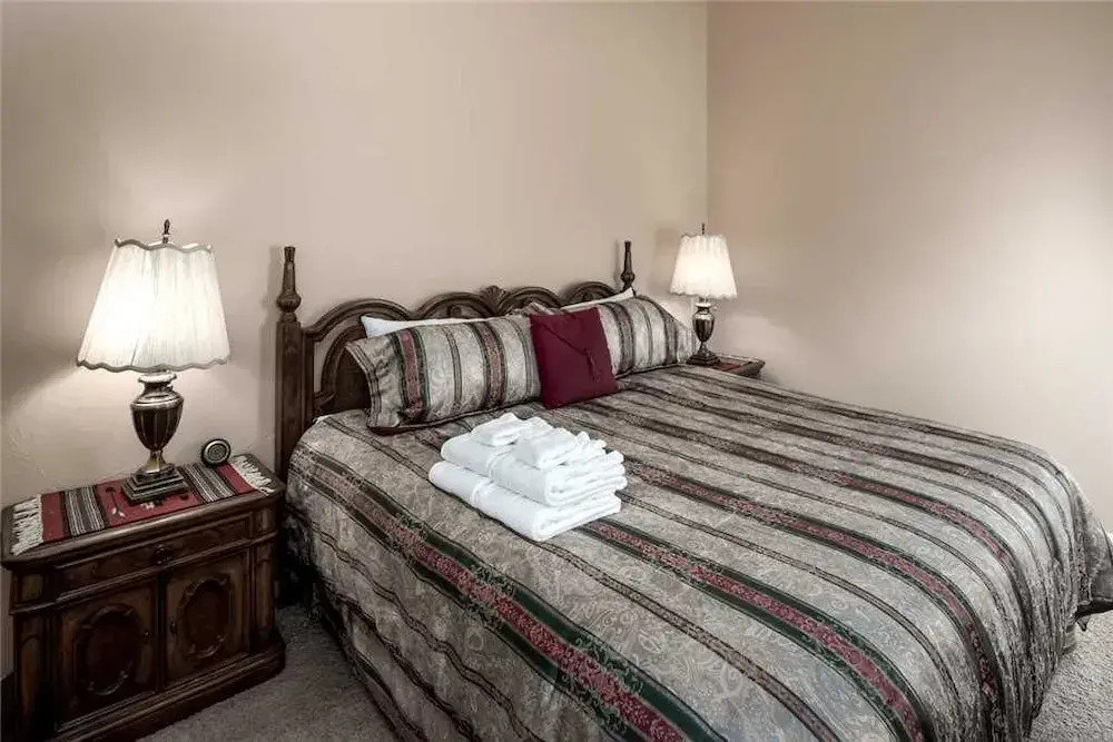 White Mountain Paradise - Four Bedroom Cabin