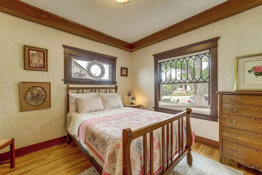 3 Blocks to Plaza! Historic Prescott Gem w/ Grill