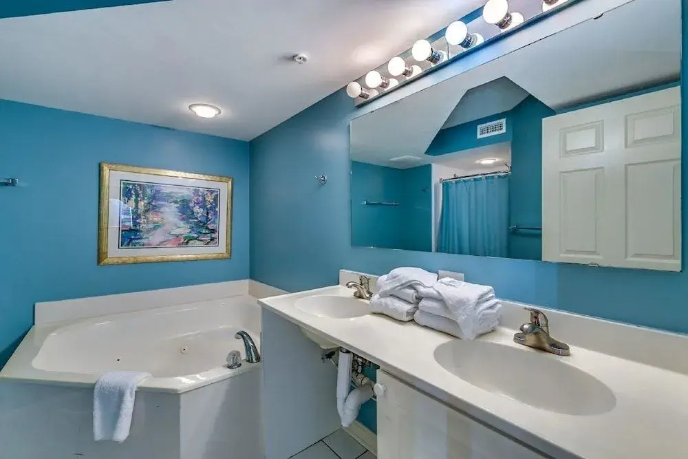Ocean Bay Club - 906 by RedAwning