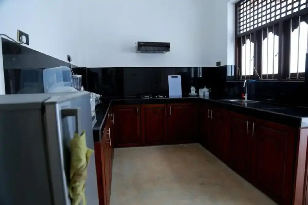 The villa has 6 bedrooms, 1 bathroom, a flat-screen Tv with satellite channels,