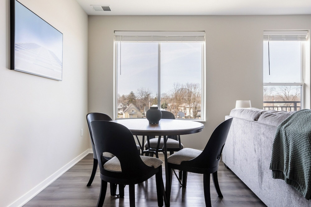 Landing Furnished Apartments Near Northside