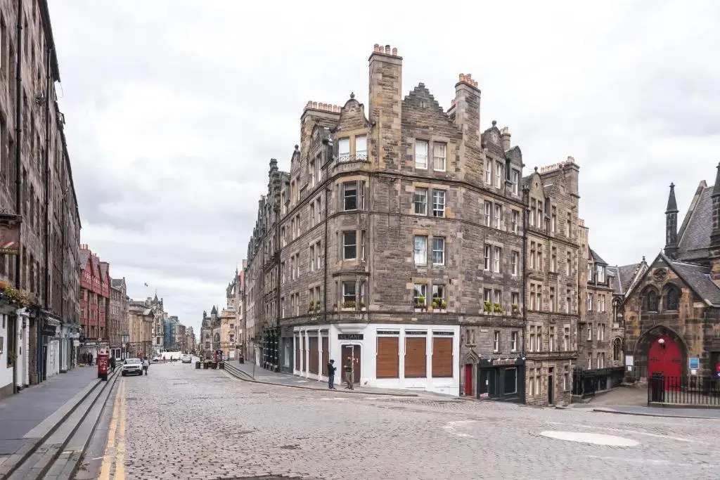 F&O Apartments - 1 bedroom Royal Mile apt Stunning castle view Sleeps 2