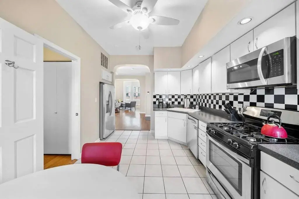 Lincoln Park 2 bedroom condo with Mid-Century Flair