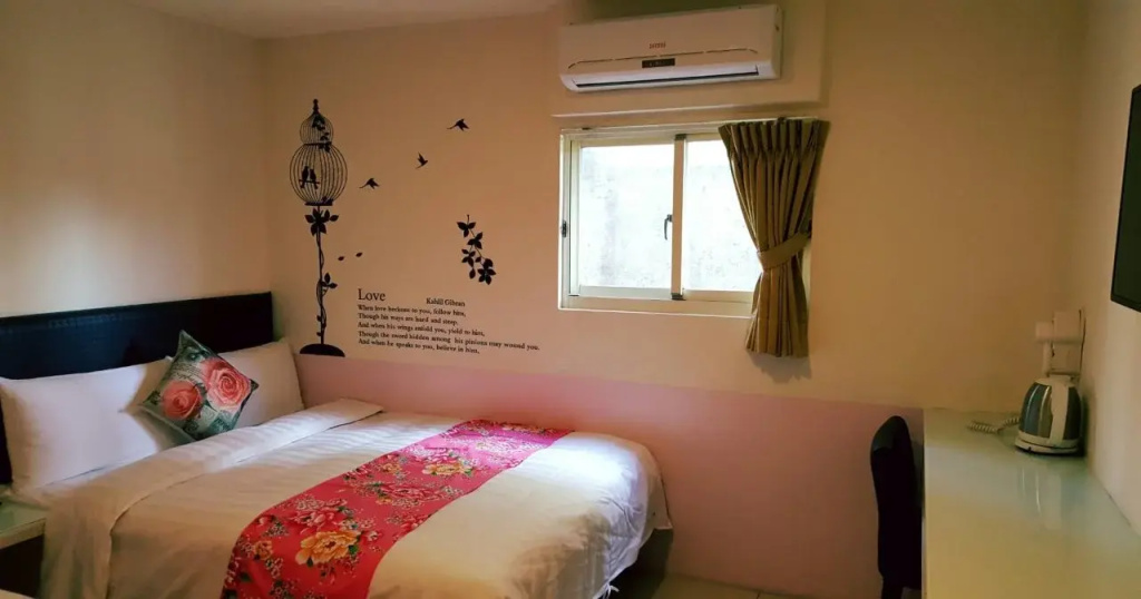 Happy Holiday Hotel