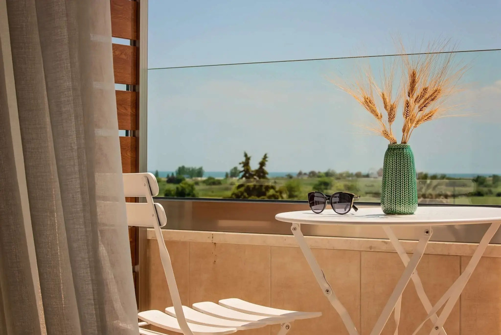 Mythic Summer Hotel