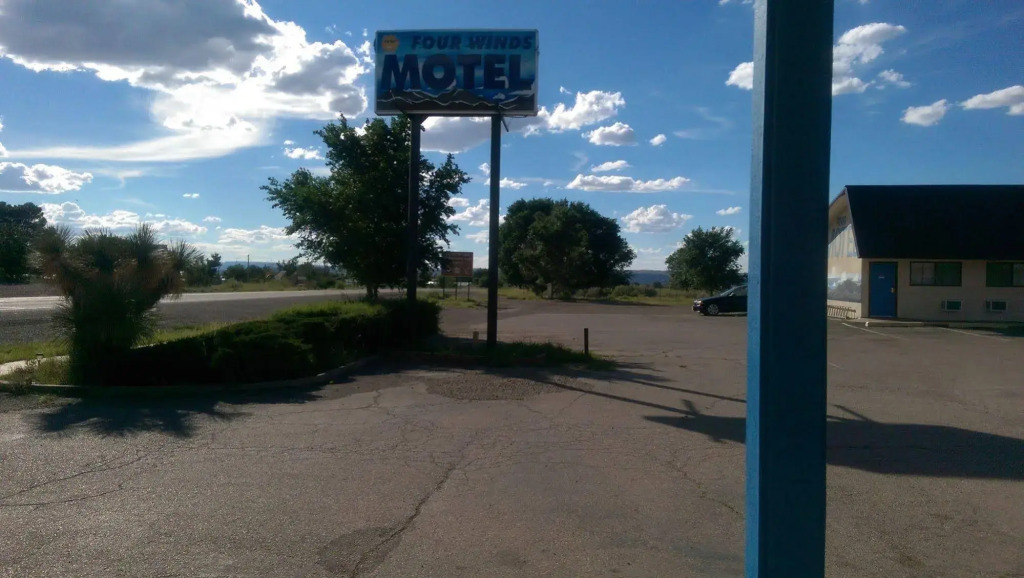 Four Winds Motel & RV Park