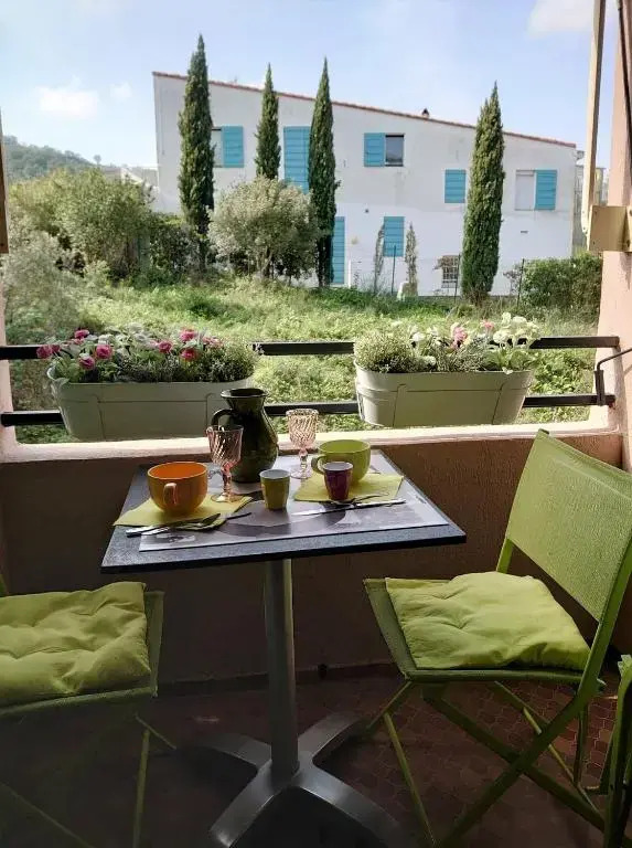 3PA45 - Très confortable T2 avec terrasses dans résidence avec piscine et parking